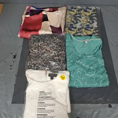BOX OF APPROXIMATELY 5 ASSORTED CLOTHING AND FASHION ITEMS - VARIOUS COLOURS, SIZES AND STYLES