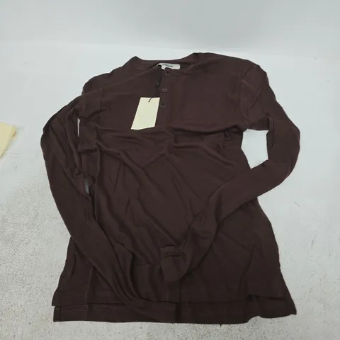 BROWN LONG-SLEEVE KNIT TOP – MEDIUM (33CM)