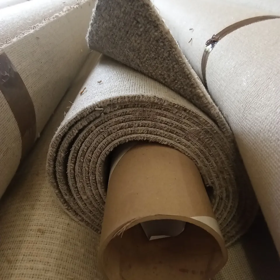 ROLL OF QUALITY HEATHCOTE GREY WILLOW CARPET // APPROX SIZE: 4.45 x 5m