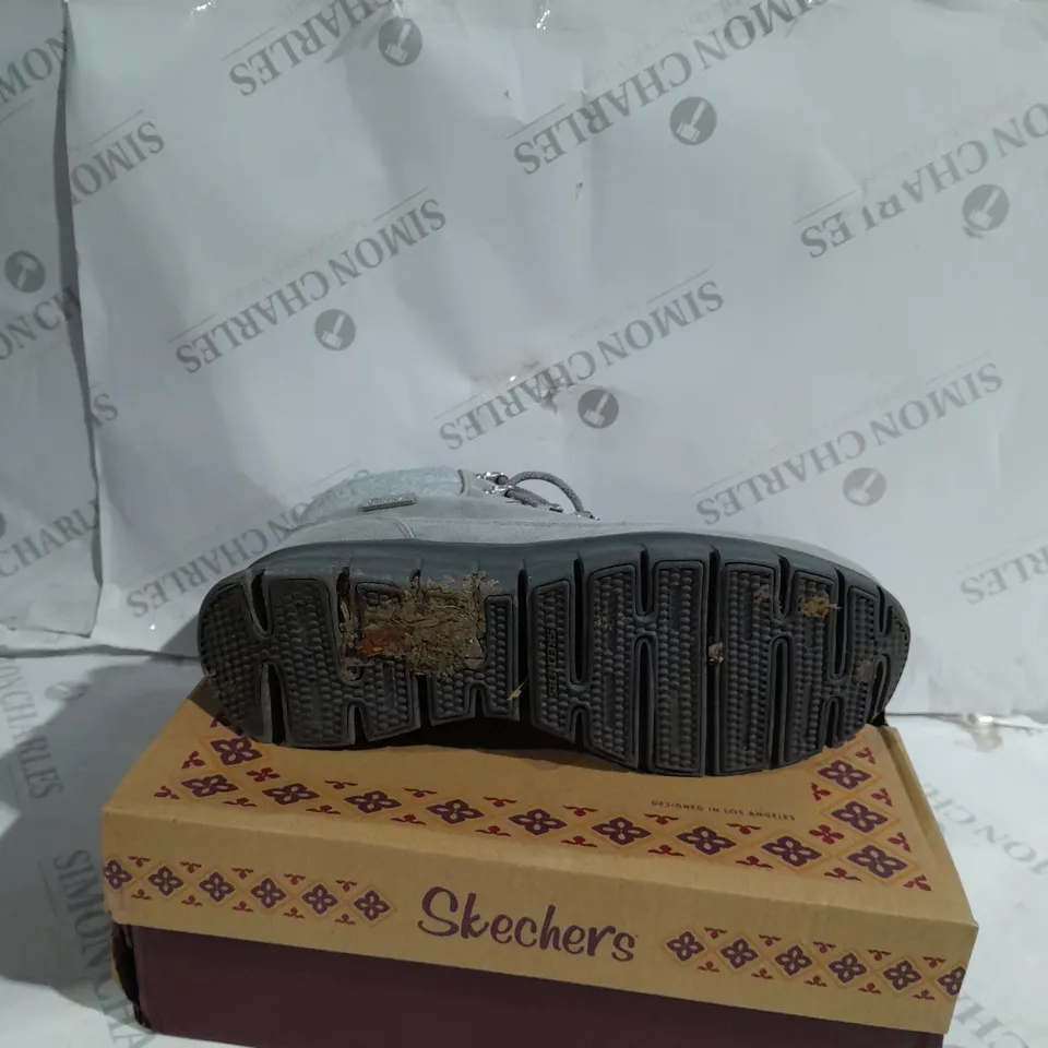 BOXED SKECHERS SYNERGY WARM TECH BOOTS, GREY - SIZE 8