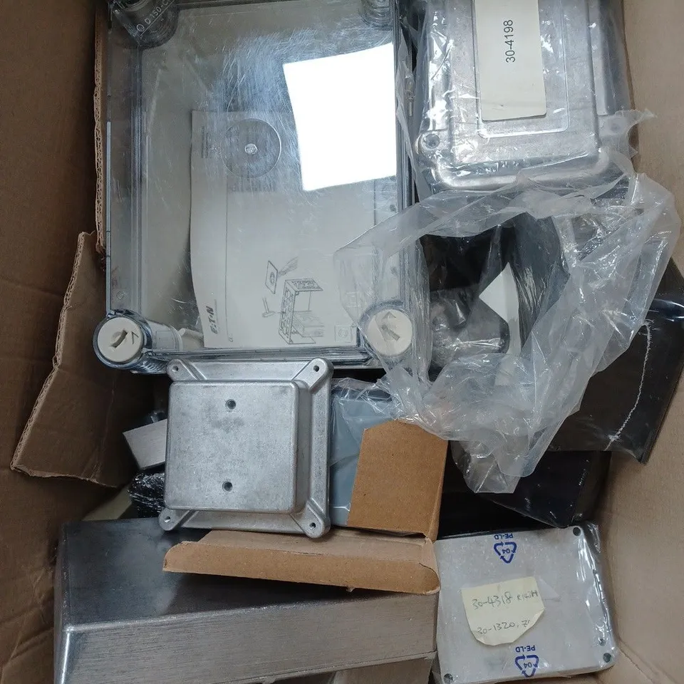BOX OF ASSORTED METAL CONTAINERS AND METAL STORAGE CONTAINERS 