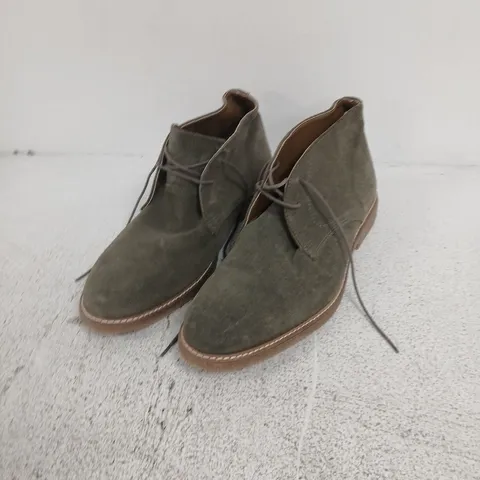 JASPER CONRAN OLIVE SUEDE CHUKKA BOOTS – BROWN CREPE SOLE, SIZE 10