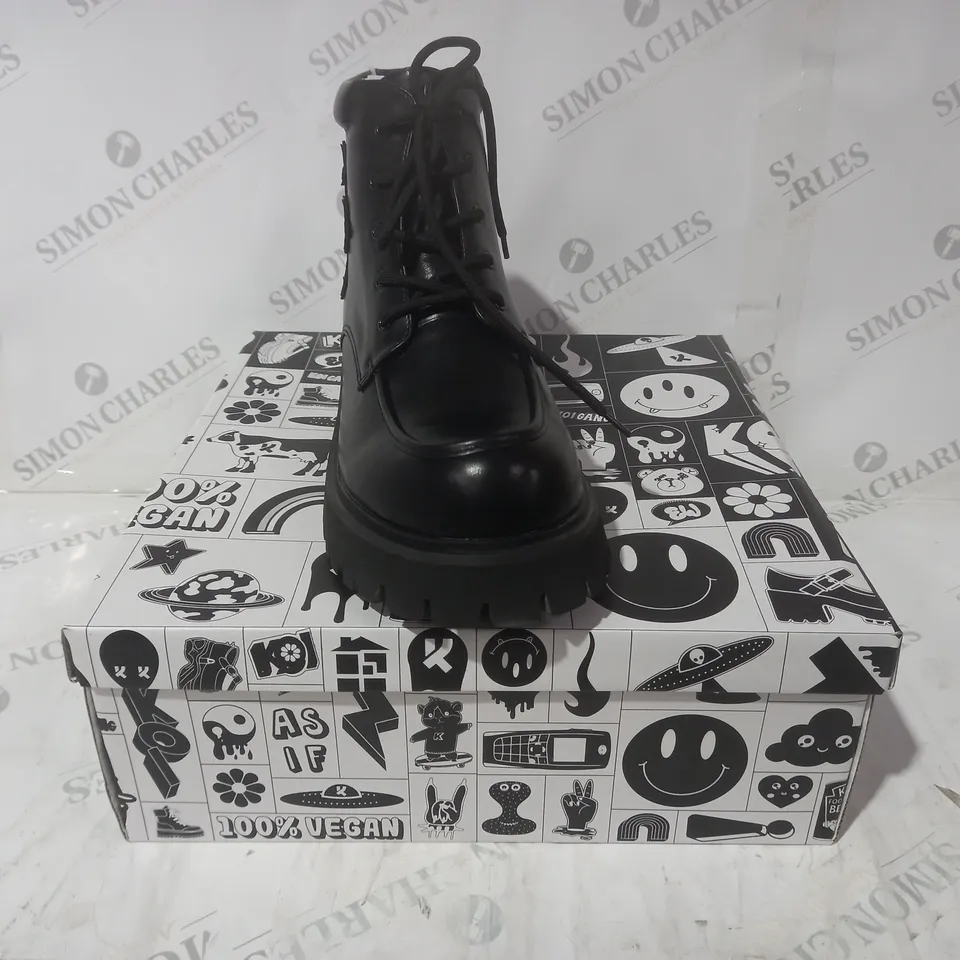 BRAND NEW BOXED PAIR OF KOI VEGAN LEATHER MORAL ALLIANCES MEN'S CROSS BOOTS IN BLACK UK SIZE 11
