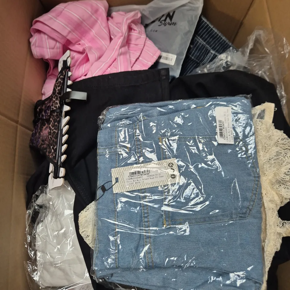 LARGE BOX OF APPROXIMATELY 25 ASSORTED CLOTHING ITEMS IN VARIOUS COLOURS, STYLES AND SIZES - COLLECTION ONLY