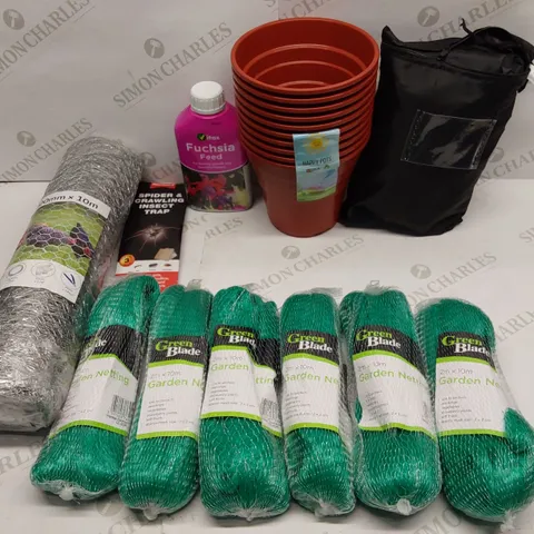 BOX OF APPROXIMATELY 11 BRAND NEW GARDEN AND PATIO PRODUCTS TO INCLUDE;