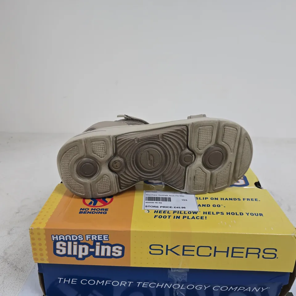 SKECHERS GO WALK ARCH FIT SIZE 6 BOXED SANDALS