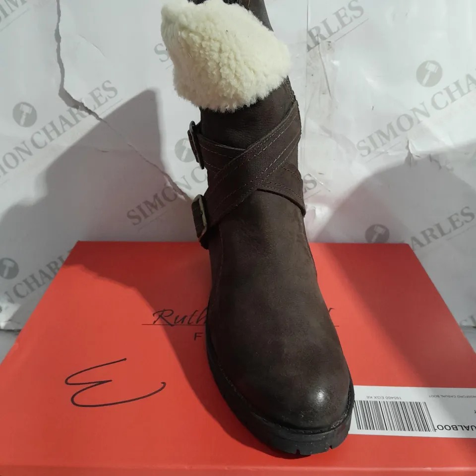BOXED RUTH LANGSFORD CASUAL BOOTS, OAK - SIZE 6 