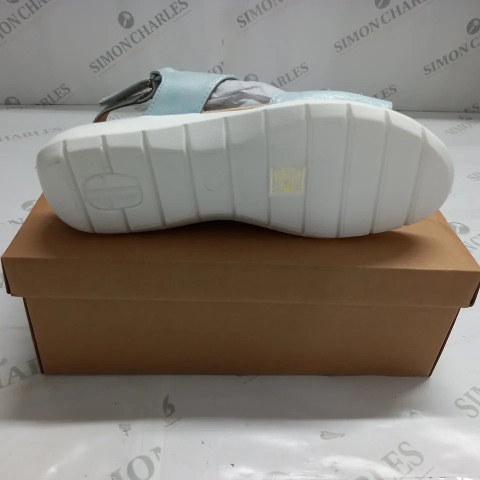 BOXED PAIR OF CUSHION WALK JEWELLED SANDALS IN SILVER - SIZE 6