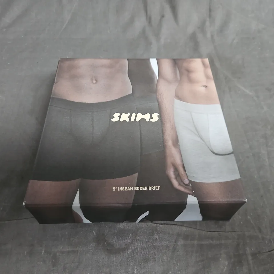 SKIMS MEN'S BOXER BRIEFS – 5IN INSEAM (BOXED) - LARGE