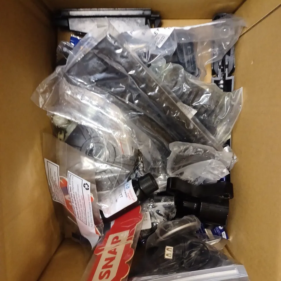 BOX OF APPROXIMATELY 20 ASSORTED VEHICULAR PARTS & ACCESSORIES TO INCLUDE REPLACEMENT PEDAL, BICYCLE CHAINS, AUDI BADGE ETC 