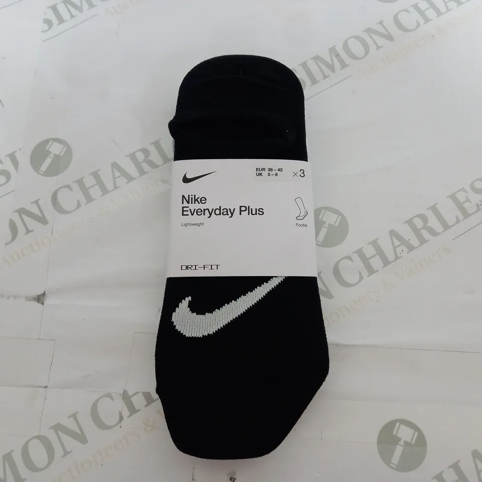 NIKE EVERYDAY PLUS LIGHTWEIGHT SOCKS (SET OF 3) - UK 5-8