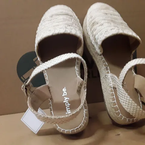 BOXED BRAND NEW SIMPLY BE CORAL WIDE SCANDALS SIZE 7 NATURAL COLOUR APPROXIMATELY 7 PAIRS