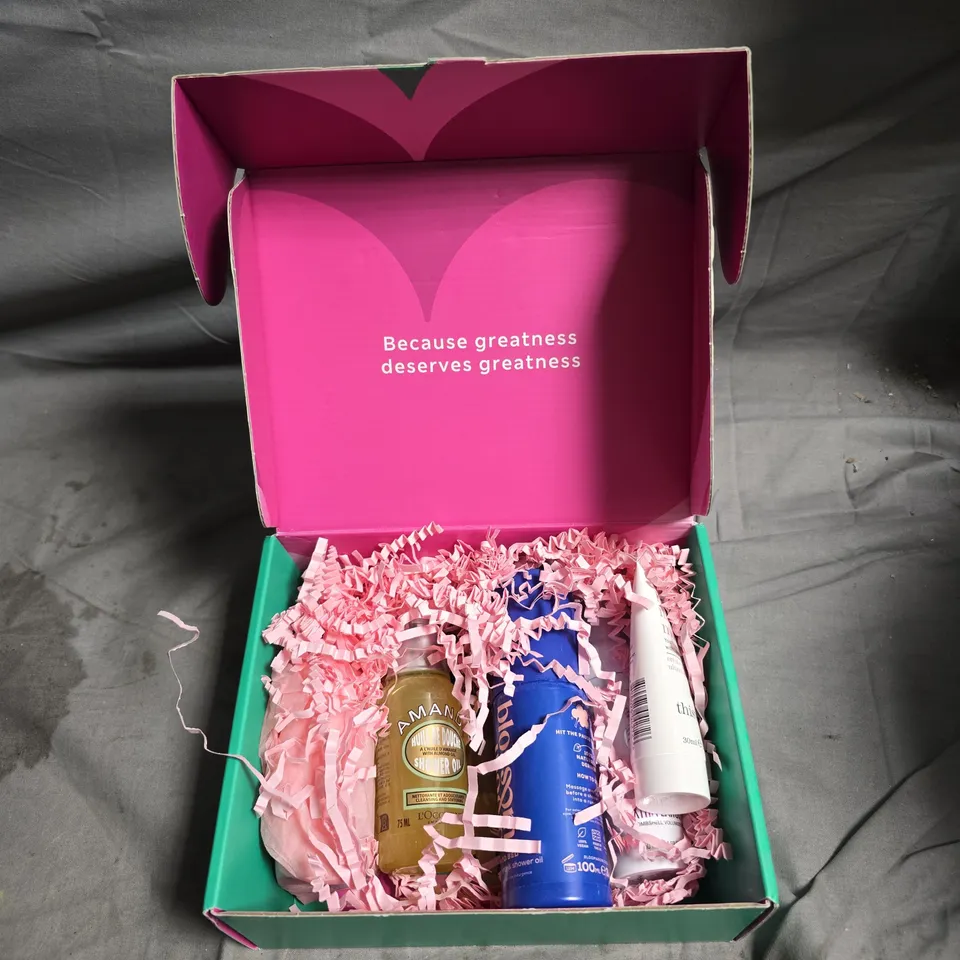 M&S BEAUTY MADE FOR AN ICON SELF-CARE BOX – GIFT SET 