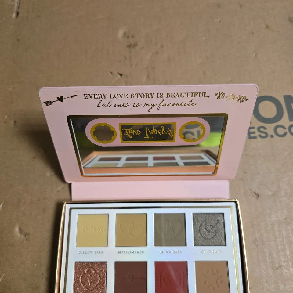 P LOUISE DATE NIGHT EYESHADOW PALETTE – 8 SHADES 