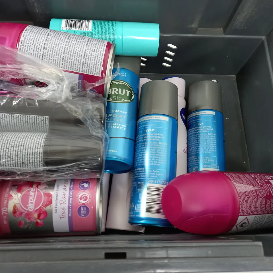 BOX OF APPROX 15 ASSORTED AEROSOLS TO INCLUDE - NIVEA PEARL BEAUTY - AIRPURE SPARKLING BERRY - SPORT STYLE DEODORANT ECT