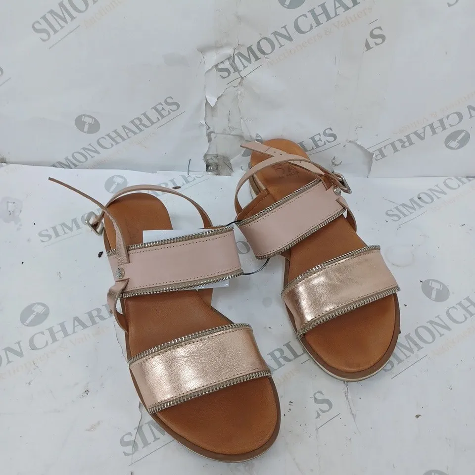 UNBOXED PAIR OF MODA IN PELLE PRUDIE SANDAL SIZE 6