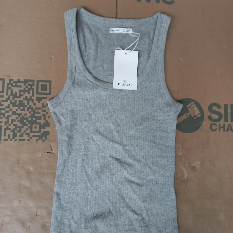 PULL & BEAR SLEEVELESS TANK TOP IN GREY SIZE MEDIUM