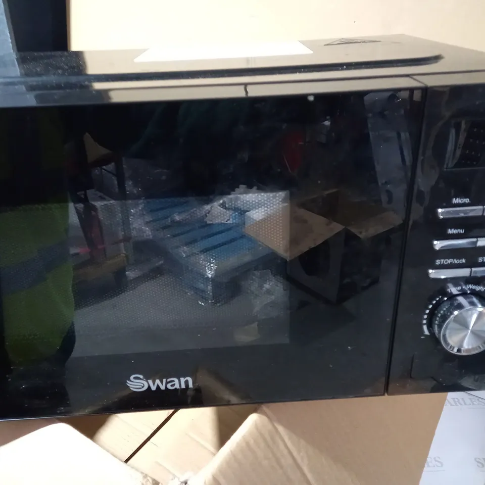 SWAN 700W MANUAL MICROWAVE - BLACK RRP £64