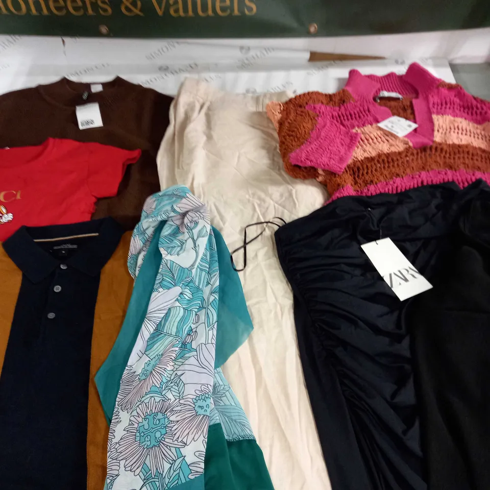 LARGE QUANTITY OF ASSORTED CLOTHING ITEMS TO INCLUDE NEXT, ZARA AND DIVIDED