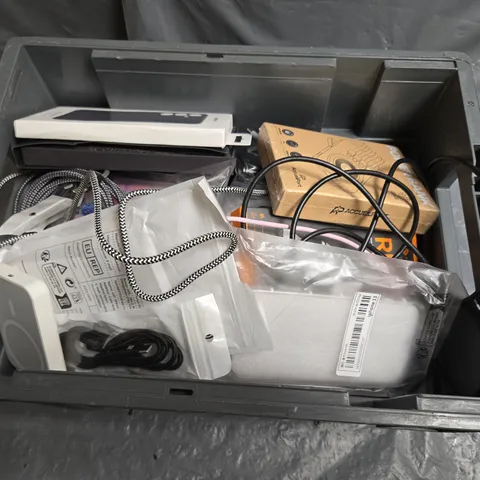 LARGE QUANTITY OF ASSORTED ELECTRICAL ACCESSORIES AND CHARGERS 