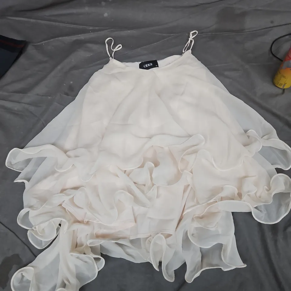CIDER WOMEN’S WHITE RUFFLE DRESS – SIZE XL 