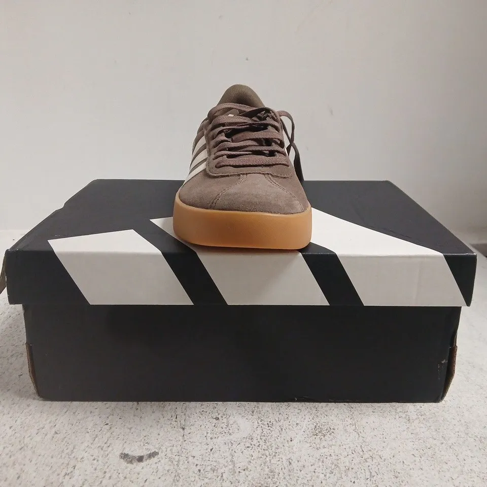 BOXED PAIR OF ADIDAS VL COURT 3.0 TRAINERS IN BROWN/WHITE SIZE UK 6