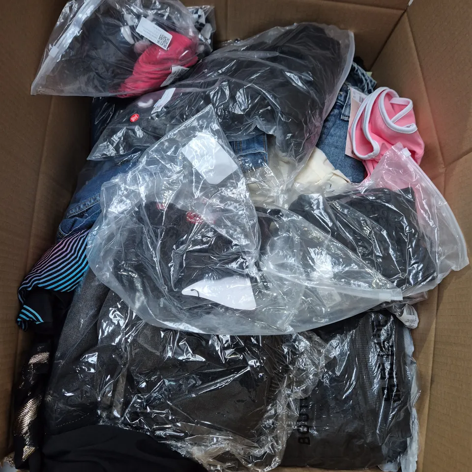 APPROXIMATELY 25 ASSORTED CLOTHING AND FASHION PRODUCTS IN VARIOUS STYLES AND SIZES - COLLECTION ONLY