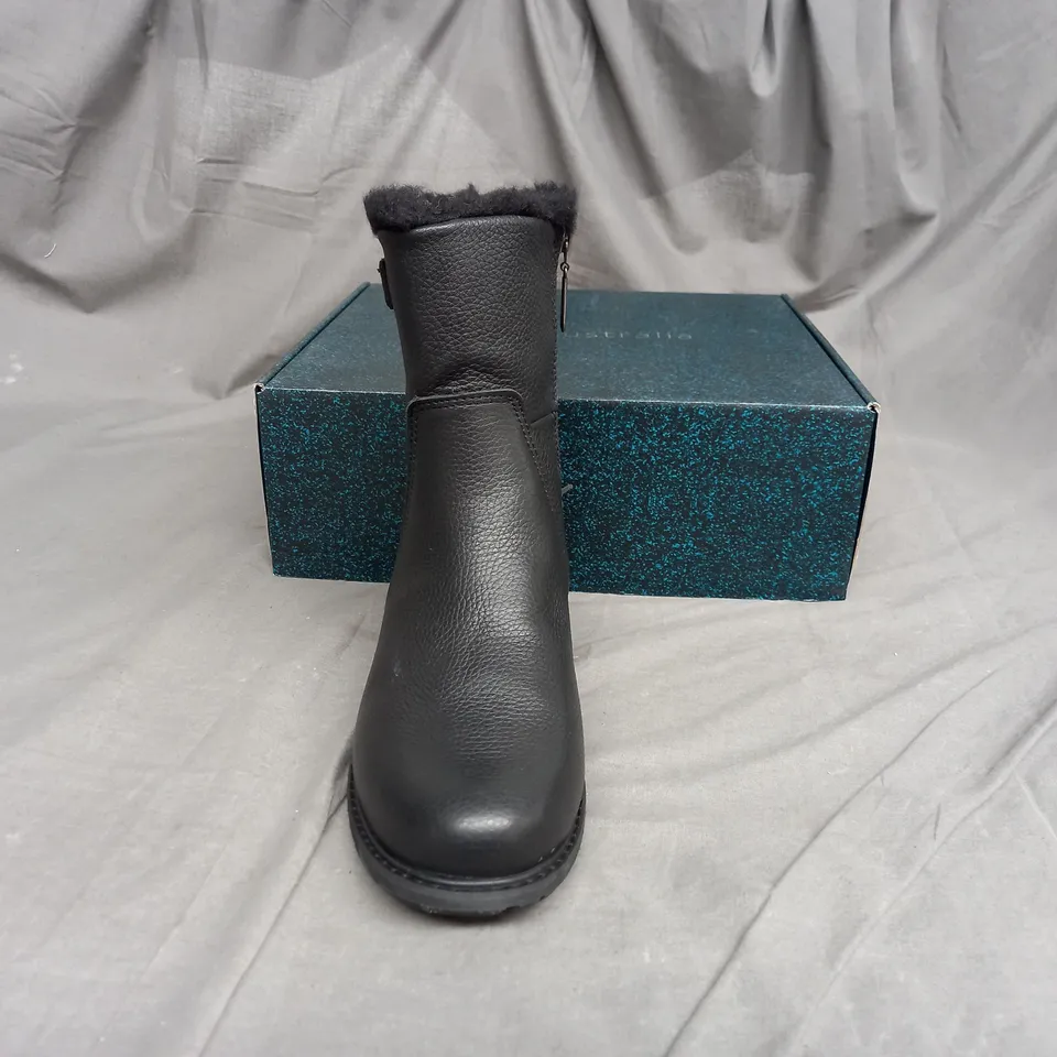EMU AUSTRALIA BYRON ZIP BOOT IN BLACK SIZE 7
