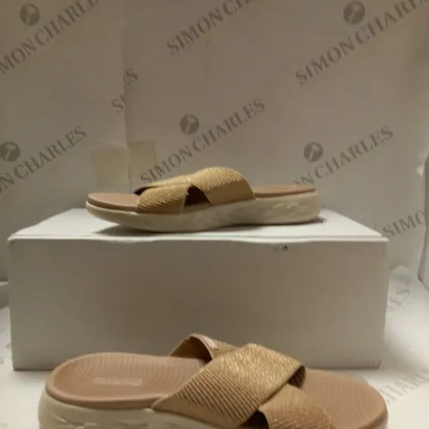 BOXED PAIR OF SKECHERS ON THE GO 600 STRETCH FIT CROSS BAND SLIDE ROSE GOLD SANDALS - SIZE 6