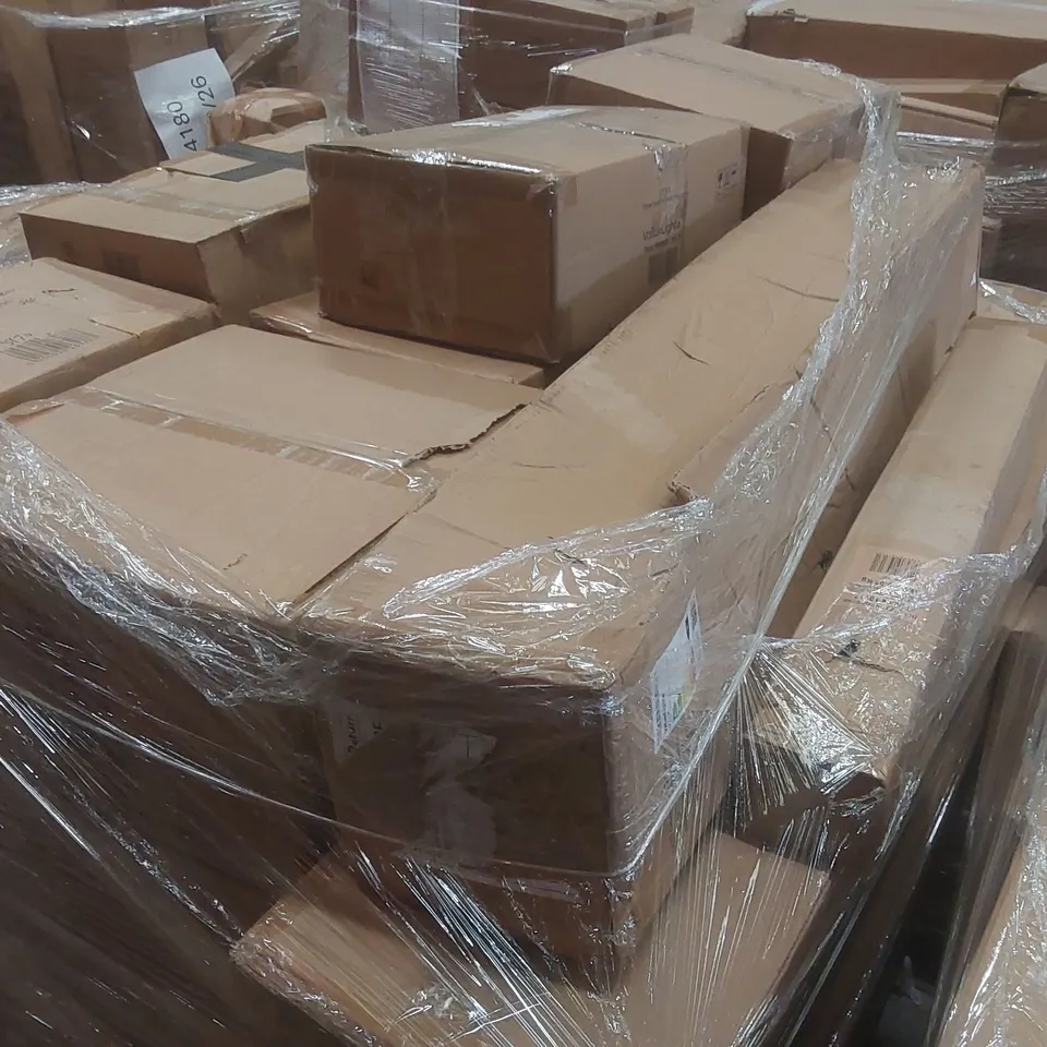 PALLET CONTAINING A VERY LARGE QUANTITY OF ASSORTED DESIGNER LIGHTING PRODUCTS