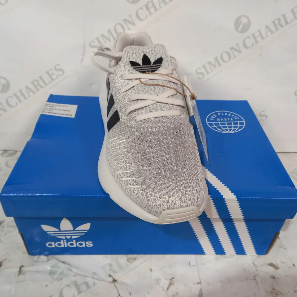 BOXED PAIR OF ADIDAS SWIFT RUN 22 W SHOES IN GREY/BLACK UK SIZE 3.5