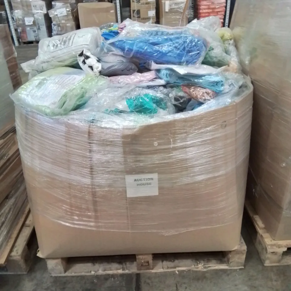 PALLET CONTAINING LARGE QUANTITY OF INFLATABLE POOLS,LILOS,FOOTBALLS AND POOL TOYS ETC.