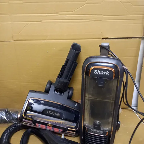 SHARK DUO CLEAN POWERED LIFT AWAY CORDED VACUUM AZ950UKT