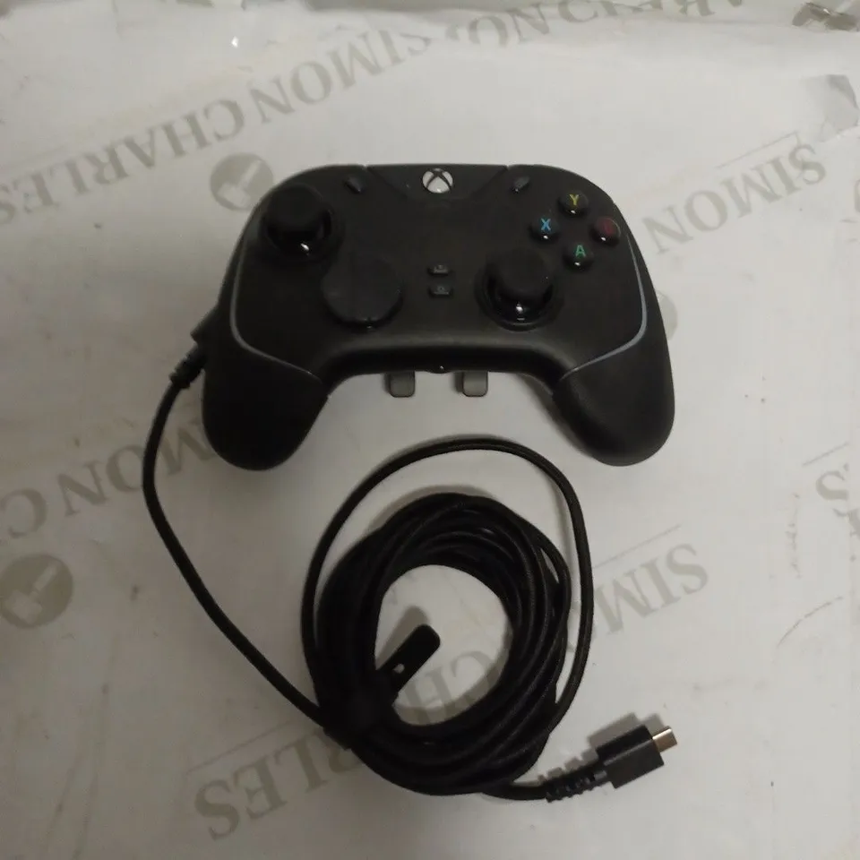 RAZER WOLVERINE V2 CHROMA XBOX GAMING CONTROLLER