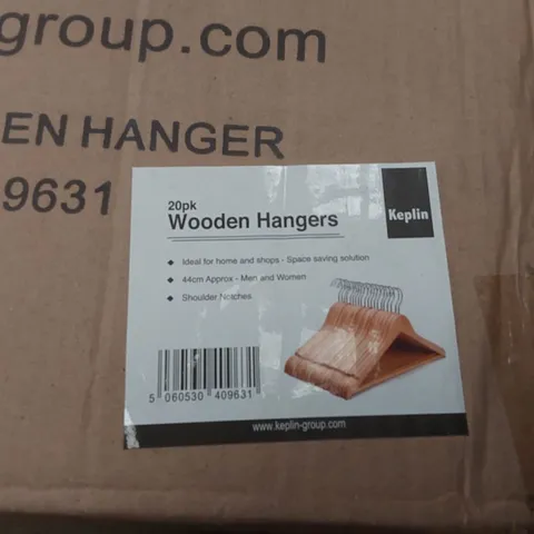 BOXED KEPLIN 20 PACK OF WOODEN COAT HANGERS
