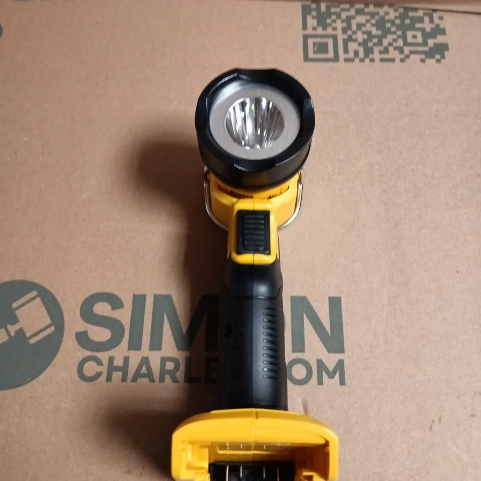 DEWALT 18V XR LI-ION CORDLESS TORCH 