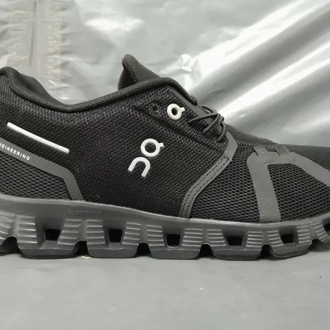 PAIR OF ON SHOES IN BLACK UK SIZE 8