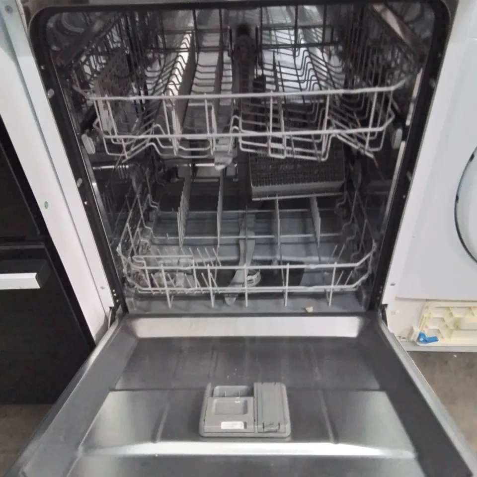 SWAN DISHWASHER IN WHITE SDW751150W