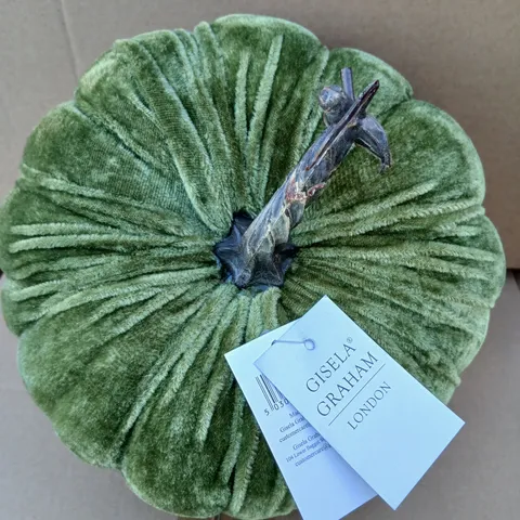 APPROXIMATELY 16 BRAND NEW GISELA GRAHAM VELVET PUMPKIN DECORATION, GREEN – LONDON