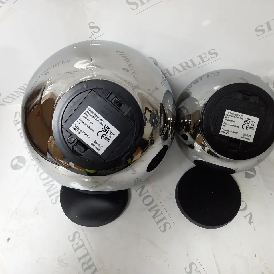 KELLY HOPPEN SET OF 2 INDOOR OUTDOOR PRELIT GLASS DECOR, REFLECTIVE ORBS
