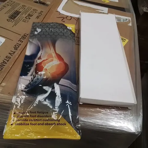 PALLET CONTAINING A LARGE QUANTITY OF INSOLES