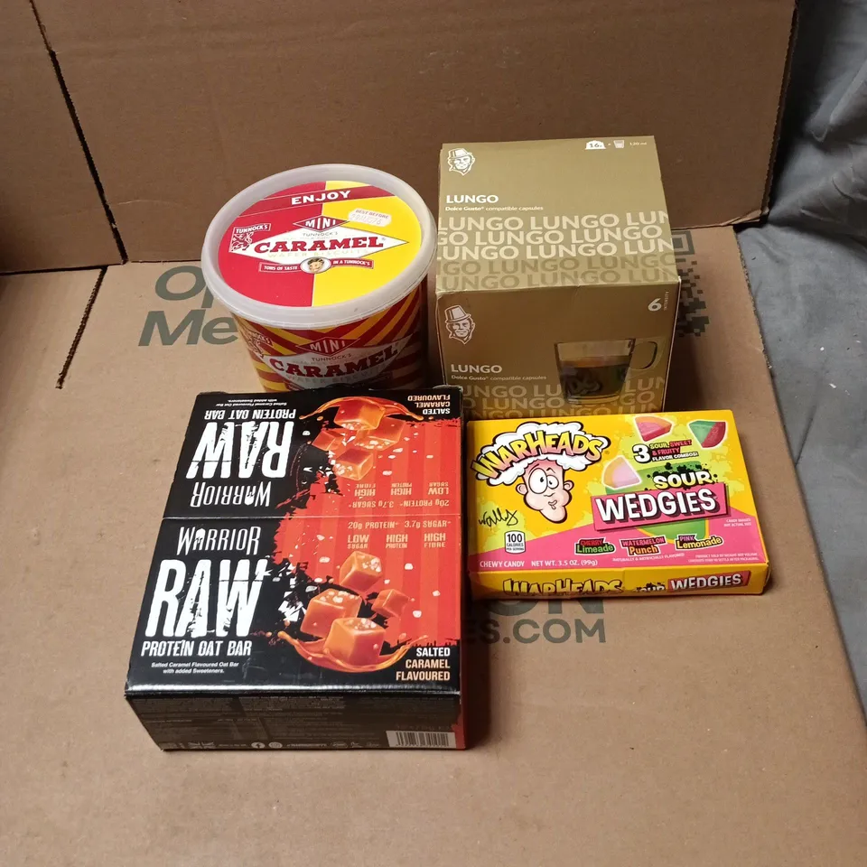 TOTE OF APPROXIMATELY 4 ASSORTED FOOD/DRINK ITEMS TO INCLUDE 16 X LUNGO DOLCE GUSTO COMPATIBLE CAPSULES, TUNNOCKS CARAMEL WAFER BISCUITS, WARRIOR RAW PROTEIN OAT BAR PACK ETC
