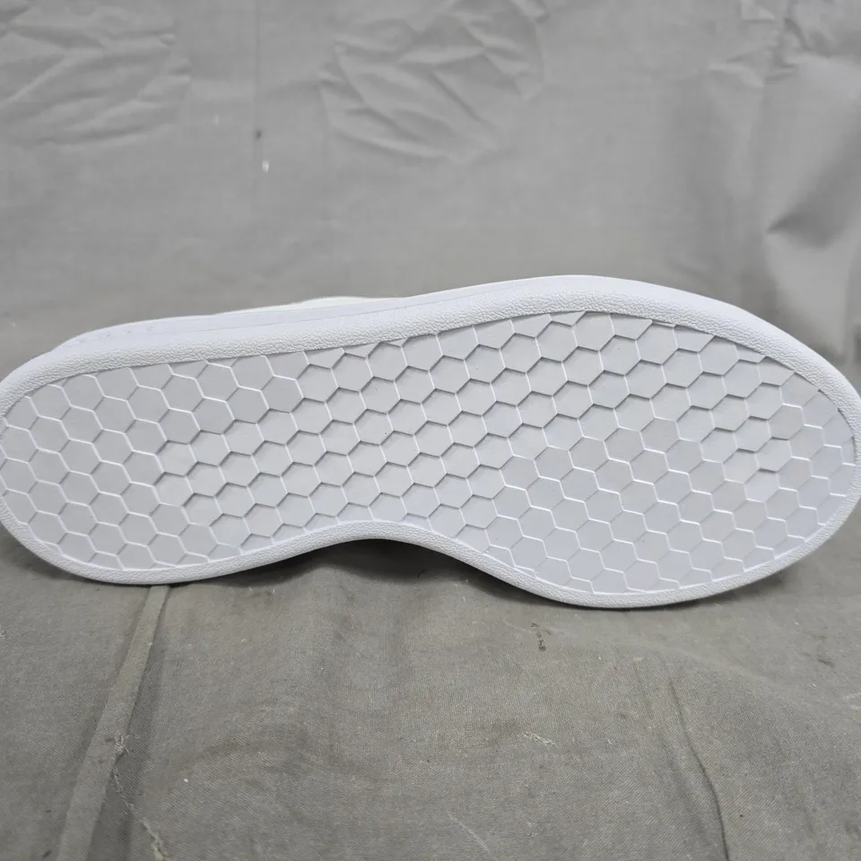 ADIDAS WHITE LEATHER TRAINERS - UK SIZE 5