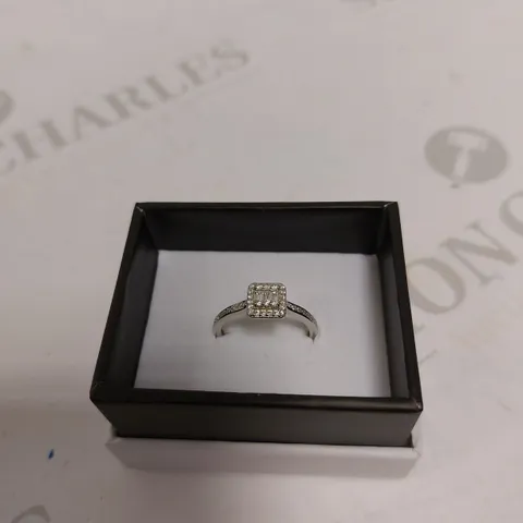 CLARO JEWELS SQUARE SILVER SPARKLE STONE RING