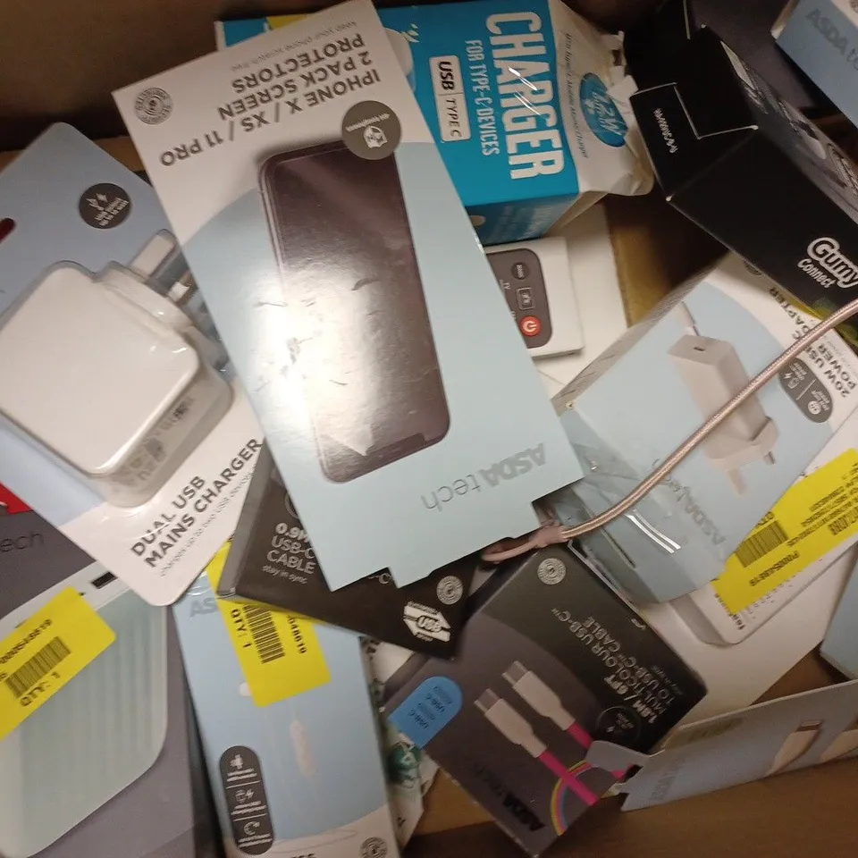 APPROXIMATELY 20 ASSORTED TECH PRODUCTS TO INCLUDE WIRED HEADPHONES, JUICE BOOM BLUETOOTH SPEAKER, DAB+ RADIO