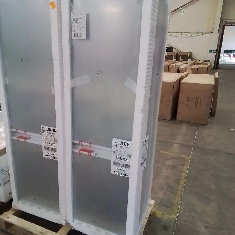 AEG OSC5S181ES LOW FROST INTEGRATED FRIDGE FREEZER, SLIDING HINGE, 70/30 RRP £500