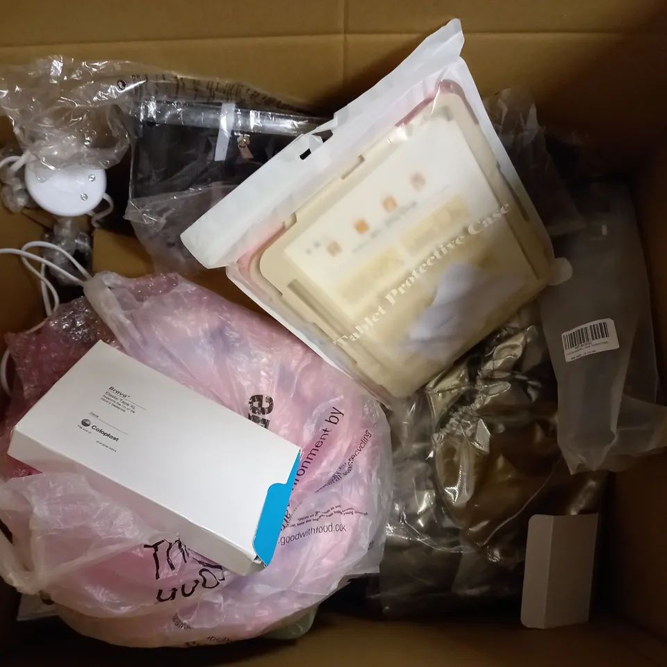 BOX OF APPROX 10 HOUSEHOLD ITEMS TO INCLUDE AUTUMNAL WREATH, FLEECE LINED HEDGEHOG DETAIL BLANKET, PROTECTIVE TABLET CASE