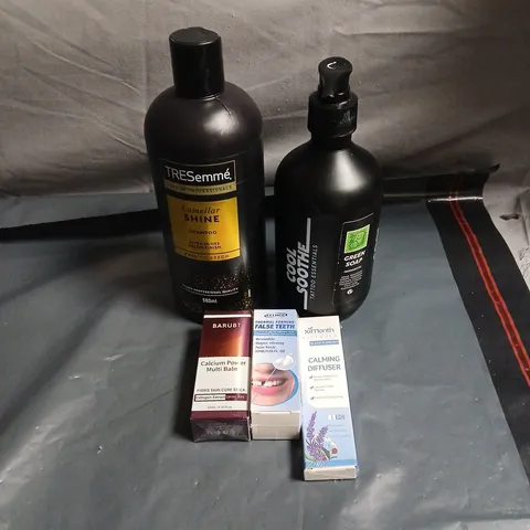 APPROXIMATELY 20 ASSORTED COSMETIC ITEMS TO INCLUDE TRESEMME, COOL SOOTHE SOAP, CALCIUM POWDER, THERMAL FORMING FALSE TEETH ETC
