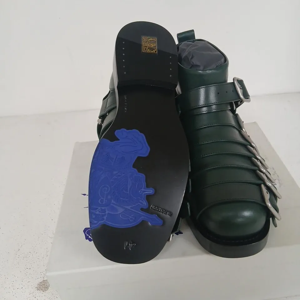 BURBERRY PRORSUM GREEN LEATHER BOOTS WITH BUCKLES,(EU 41)