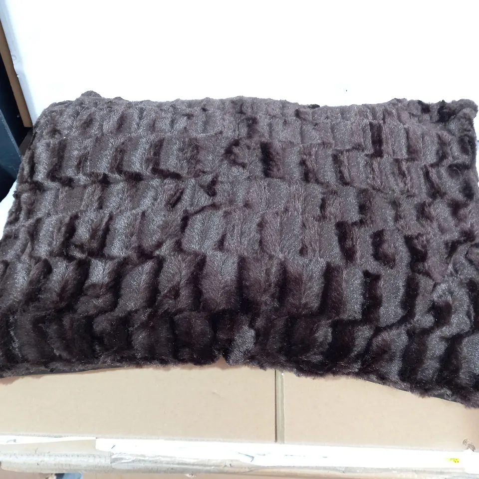 PETS HOME BLACK FAUX-FUR PET BED